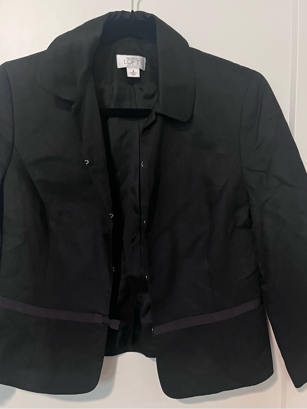 Ann Taylor LOFT Black Women's Fitted Blazer with Subtle Waist Detail